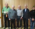 Bild: jzk
BLLV-Vorsitzende Martina Thöns (rechts) gratuliert den drei Bestplatzierten Franz Weis, Anton Waldmann und Gerhard Schultes (von rechts). Für Norbert Thöns (links) ist der Trostpreis.