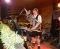 Bild: rn
Die "Stoapfälzer Spitzbuam" heizen beim Starkbierfest der "Pilots" den zahlreichen Besuchern bis weit in die Nacht hinein gehörig ein. Wirkungsvoll in seinem Element ist "Oberspitzbua" Alois mit Baritonhorn und Keyboard.