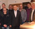 Bild: omu
Der Gewerbering hat neu gewählt. Von links: Alexander Gradl, Ulrike Schmidt, Wolfgang Schmidt, Andreas Ermer, Doris Ermer, Rudolph Lindner, Lothar Kurz, Thomas Kraus, Ludwig Koch und Bürgermeister Günter Stich.