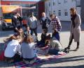 Bild: weu
Die Schüler der Staatlichen Berufsfachschulen gewinnen bei der Kolping-Roadshow Integration viele neue Denkanstöße für die Themen Flucht, Migration und Integration. Auch Schulleiter Thomas Schiller (Dritter von rechts) und Stellvertreterin Marga Schieder-Beierl (Zweite von rechts) folgten den Ausführungen durch Luisa von den Bosch (rechts) und Mohammad Habibi (sitzend).