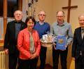 Bild: fdl
Josef Hüttner (Zweiter von rechts) wird nach 24 Jahren ehrenamtlicher Tätigkeit für die Pfarrei aus der Kirchenverwaltung verabschiedet. Ihm danken (von rechts) Pfarrer Hans-Peter Bergmann, Kirchenpfleger Joachim Winkler, Pfarrgemeinderats-Sprecherin Anita Falk und Ruhestandspfarrer Konrad Kummer.