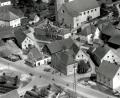 Archivbild: exb
So präsentierten sich in Schmidgaden Kirche und Dorfplatz im Jahr 1958.
