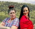 Bild: gio
Monika Altmann (rechts) und Ramona Miesbeck (links) spielen die zwei unterschiedlichen Schwestern Susi und Liesel.
