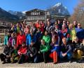 Bild: exb
Beim viertägigen Skiausflug der Pistenschwinger nach Südtirol herrscht herrliches Wetter. Hier versammelt sich die Gruppe vor dem 2875 Meter hohen Peitlerkofel.