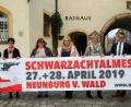 Bild: Hösamer
Peter Scheitinger ( von links) bat mit seinem Team Petra Scheitinger, Monika Becher, Elke Reinhart, Erna Häusler, Monika Haimerl und Brigitte Hörl-Braun Bürgermeister Martin Birner (Dritter von links) um die Übernahme der Ehrenschirmherrschaft für die Schwarzachtalmesse. Die Aufgabe übernahm er gerne und warb gleich kräftig für die Veranstaltung.