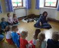 Bild: exb
Tanja Weiß erzählte den Kindern verschiedene Märchen.
