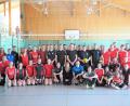 Bild: tu
Acht Teams kämpfen beim Mix-Turnier der TSV-Volleyballabteilung „Red Sharks“ um den Sieg.