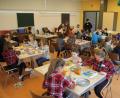 Bild: frd
Gemeinsamer Unterricht im Zeichen der Hinterglasmalerei: Die Schüler aus Winklarn und Marienbad erhielten Einblick in die alte Handwerkstechnik und konnte ihre Kreativität dann selbst unter Beweis stellen.