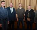 Bild: dob
Aufsichtsratsvorsitzender Martin Reber, Vorstandsvorsitzender Franz Nickl, (beides Landwirte aus der Gemeinde Georgenberg) Landwirt Wolfgang Gmeiner aus Oberbernrieth, Hubert Schmid, Geschäftsführer der Molkereigenossenschaft Pleystein und Landwirt Josef Schatz (von links nach rechts) setzen sich auch in den nächsten Jahren mit weiteren Mitstreitern für die Milchbauern in der Region ein.