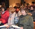 Bild: rgr
Der Katholische Frauenbund betet in der Friedenskirche den Meditativen Kreuzweg aus der Perpektive Jesu.