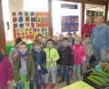 Bild: exb
Zum Abschluss des Projekts gab es die Kunstwerke im Kindergarten und in der Gärtnerei Sturm an der Hauptstraße zu sehen.