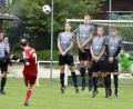 Bild: Ziegler
Das Hinspiel gewann der SV Inter Bergsteig Amberg mit 4:2. Diesen direkten Freistoß zirkelte Benjamin Kruppa vom SV Inter Bergsteig Amberg (links vorne) vor dem Tor des Paulsdorfer Keepers Alexander Auer hoch über die Querlatte.