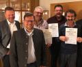 Bild: gio
Der CSU-Ortsverband Freudenberg ehrt langjährige Mitglieder: Bürgermeister Alwin Märkl, Ortsvorsitzender Daniel Rupprecht (von links) und Kreisvorsitzender Harald Schwartz (ganz rechts) gratulieren (ab Drittem von links) Gerhard Schorner, Michael Wiederer und Josef Zeitler.