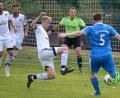 Bild: ref
Da half auch so mancher „Abwehr-Sprung“ nicht. Im Hinspiel gab es für den SC Germania (weiße Trikots) eine 0:6-Klatsche gegen den SV Freudenberg (rechts Fabian Schatz), der seinen Ruf als Angstgegner der Amberger eindrucksvoll bestätigte.