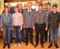 Bild: fjo
Verantwortung bei den "Scharfschützen" übernehmen nach der von Bürgermeisterin Margit Kirzinger (links) geleiteten Neuwahl (von rechts) Simon Spitzner, Luca Winklmann, Walter Kraus, Wolfgang Hettler, Josef Spitzner, Peter Riedl, Annelie Spitzner und Hans-Jürgen Spitzner.