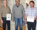 Bild: ang
Karl Käß (links) sahnte bei der CSU-Josefifeier kräftig ab. Ein Reh und einen handgefochtenen Korb überreichte Vorsitzender Markus Bihler, Anton Kick (rechts) durfte sich über eine Drei-Tages-Fahrt nach Berlin freuen.