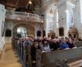 Bild: exb
Gemeinsam beten die Senioren der Pfarreiengemeinschaft beim Kreuzweg in der Klosterkirche.