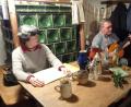 Bild: hka
Vom Wirtshausleben auf dem Dorf erzählt (von links) Heimatdichterin Grete Pickl, Theo Stüpfl und Hans Pirner spielen die richtige Musik dazu.