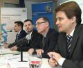 Bild: Hartl
Gemeinsame Pressekonferenz der Amberger Staatsanwaltschaft und Kriminalpolizei (von links): Hauptkommissar Florian Beck, Kriminaloberrat Gerhard Huf, Leitender Oberstaatsanwalt Joachim Diesch und gruppenleitender Staatsanwalt Oliver Wagner.
