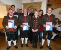 Bild: bgl
Das Bild zeigt von rechts: Michael Zinnbauer, Bianca Reil, Theresa Schwingl, Andreas Biegerl, Peter Gaschler, Michael Hagl, Herbert Hagl, Georg Schmied, Johannes Niebauer und Tobias Zeitler.