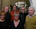 Bild: kbw
Sie sorgen dafür, dass beim "Forum" alles rund läuft: (vorne von links) Bernhard Wild (Schriftführer), Vorsitzende Marie Luise Pfeifer, zweite Vorsitzende Gisela Westiner, Kassier Wolfgang Pfeifer, (hinten von links) die Kassenprüfer Karl-Heinz Grundt, Gerald Igl und Walter Bauer.