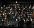 Bild: Petra Hartl
Das Siemens-Orchester München begeisterte im Stadttheater: Überzeugende Solisten und ein hervorragendes Orchester spielten Brahms und Dvorak.