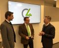 Bild: privat
Die beiden CSU-Landtagsabgeordneten Stephan Oetzinger (links) und Tobias Reiß (rechts) unterhalten sich mit Professor Erich Bauer, .dem Vorstandsvorsitzenden der LUCESTIFTUNG und Geschäftsführer des ÜBZO in Weiherhammer,