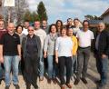 Bild: pi
Peter Völkl (Zweiter von rechts) kann als Vorsitzender auf ein starkes Team bauen. Zur "SV-Familie" gehört seit 50 Jahren Franz Ditz (vorne, Zweiter von links).