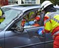Bild: Stephan Jansen
First Responder der Freiwilligen Feuerwehr Hohenschäftlarn üben die Versorgung eines Patienten in einem verunglückten Fahrzeug.