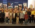 Bild: gi
Die Musikschüler und ihre Lehrer freuen sich mit den Eltern über den gelungenen Klavierabend im Rathaussaal.