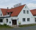 Bild: cr
Am Radweg Altenstadt- Weiden liegt das längst abgerissene Cafe Herzog. Nach Altbürgermeister Georg Heigl wäre es fast ins Rotlichtmilieu abgerutscht.