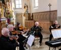 Bild: le
Unter der Gesamtleitung von Kantor Andreas Kunz (Cembalo) bieten die Instrumentalisten des "Collegium Musicum" bei der „Musik zur Passionszeit" am Sonntag in der evangelischen Pfarrkirche St. Johannes Baptista
Höchstleistungen, die mit dankbaren Beifall der Besucher belohnt werden.