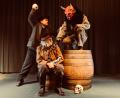 Bild: exb
Der Schexbräu, ein ländlicher Brauereibesitzer (Karlheinz Budnik, links) und der Bauer Martl (Hannes Rupprecht) finden im Theaterstück "Die Überführung" nach dem Krieg nicht mehr in ihr altes Leben zurück.