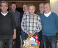 Bild: war
Willi Herrmann (Dritter von rechts) feiert den 80. Geburtstag mit vielen Gratulanten. Der Jubilar ist überaus engagiertes SV-Mitglied.