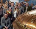 Bild: exb
Max Klose (vorne rechts knieend) heißt der neue und alte Vorsitzende der Jungen Union Sulzbach-Rosenberg. Die zahlreich anwesenden Mandatsträger der CSU gratulierten dem neuen Vorstand.
