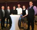 Bild: Hirsch
Ehrung der Prüfungsbesten unter den Land- und Baumaschinenmechatronikern. Der Bild zeigt von links: Franz Gregori, Josef Lindner, Andreas Blaimer, Florian Stangl, Bernhard Hierl, Dominik Schweiger und Simon Aumann.