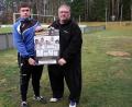 Bild: wro
Florian und Herbert Schaumberger (von links) freuen sich auf den Sommer. Denn die Real-Madrid-Fußballschule gastiert zum vierten Mal in Schönhaid.