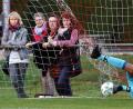 Bild: btg
Pfreimds Keeper Dominik Aurich hatte beim Elfmeter von Fabian Eckert keine Abwehrchance. Die SpVgg unterlag am Mittwoch im Nachholspiel dem VfB Bach daheim mit 3:4.