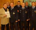 Bild: bsch
Die für 25, 40 und 65 Jahre Mitgliedschaft bei der Feuerwehr Ammerthal geehrten Kameraden v.l.n.r:
Josef Graf, Kreisbrandmeister Helmut Neidel, 1. Vorstand Günter Koller, Bernhard Schaller, Karlheinz Scheibel, Anton Rösl, Robert Weiß, Siegfried Englhard und 2. Vorstand Marvin Schmid