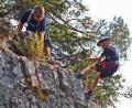 Bild: sön
Zum Riedener Ferienprogramm gehört alle Jahre das Klettern am Holzfelsen mit dem Heimatverein.