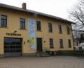 Bild: fpoz
Der "Dorfkindergarten" in Poppenreuth ist beliebt. Doch verhindern bauliche Mängel nun, dass Kinder unter drei Jahren aufgenommen werden können.