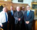 Bild: exb
MMC-Gründungsmitglied Martin Prey senior (Mitte) erhielt eine Ehrung vom Niedermuracher Obmann Joseph Salomon (rechts) überreicht. Es gratulierten Pater Josef Schwemmer (von links), Obmann Wolfgang Forster und Pastoralreferent Andreas Hartung.
