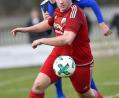 Bild: Alfred Schwarzmeier
Bastian Lobinger (vorne) brachte die SpVgg Pfreimd mit 2:0 in Führung. Aber das reichte nicht und am Ende stand eine 2:4-Niederlage.