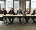 Bild: eig
Das Rote Kreuz fordert Geld vom Bund: Kongressleiter Dieter Hauenstein, Ingo Roeske (Wasserwacht), DRK-Präsidentin Gerda Hasselfeldt, BRK-Präsident Theo Zellner und BRK-Landesgeschäftsführer Leonhard Stärk (von links).