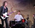 Bild: Thomas Dobler
Toller Auftritt der Van-Straaten-Band im ausverkauften Felsenkeller mit Gitarrist und Sänger Arne Langbein, Drummer Michael Heß und Thomas "Tscharlie" Fuchs am Bass.