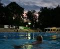 Bild: tk
Den Sonnenaufgang im Hockermühlbad genießen. Das ist nur möglich, wenn das 24-Stunden-Schwimmen auf dem Programm steht. In diesem Jahr ist das am Freitag, 19., und Samstag, 20. Juli, der Fall.