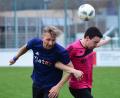 Bild: Thomas Schrems
Kopfballduell zwischen Andreas Gradl (rechts) und Gästespieler Johannes Adam: Der FC Tirschenreuth verlor am Sonntag das wichtige Heimspiel gegen den ATS Kulmbach mit 1:2.