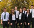 Bild: exb
Mit diesem Team geht die Landjugend ins nächste Vereinsjahr. An der Spitze stehen nun Petra Schönberger und Thomas Flierl. Unser Bild zeigt (von links) die Beisitzer Thomas Dotzler und Bettina Schönberger, Kassier Matthias Flierl, zweite Vorsitzende Tina Baier, zweiten Vorsitzenden Lorenz Kleber, Vorsitzende Petra Schönberger und Vorsitzenden Thomas Flierl.