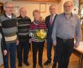 Bild: jr
Treue Mitglieder ehrte der KAB-Ortsverband Konnersreuth bei seiner Jahresversammlung. Im Bild (von links) Vorsitzende Elisabeth Kien, Otto Grillmeier, Ella und Konrad Köstler, Bürgermeister Max Bindl und Pfarrseelsorger Pater Benedikt Leitmayr.