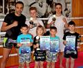 Bild: R. Kreuzer
Die Kickbox-Gruppe kehrt siegreich aus Ulm zurück: Trainer Jose Callejon (links) freut sich mit Kevin van den Heuvel, Joannis Papastergion, Viktor Gideon. Smilla Heidenreicht, Daniil Gideon und Cedric Stiegler.